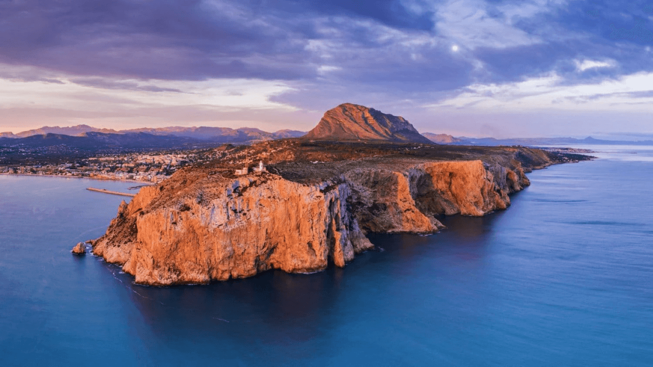 Cabo de la Nao, Jávea: Der wohl ikonischste Klippen- und Leuchtturm-Ausblick an der Nordküste der Costa Blanca