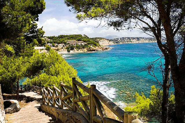 Vida Mediterránea Tranquila en Benissa Costa: Una Vida Más Lenta Junto al Mar