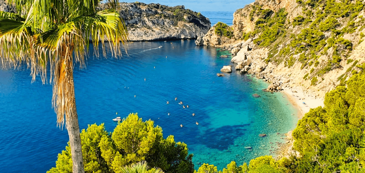 Waarom Jávea enkele van de mooiste stranden en baaien van Spanje heeft