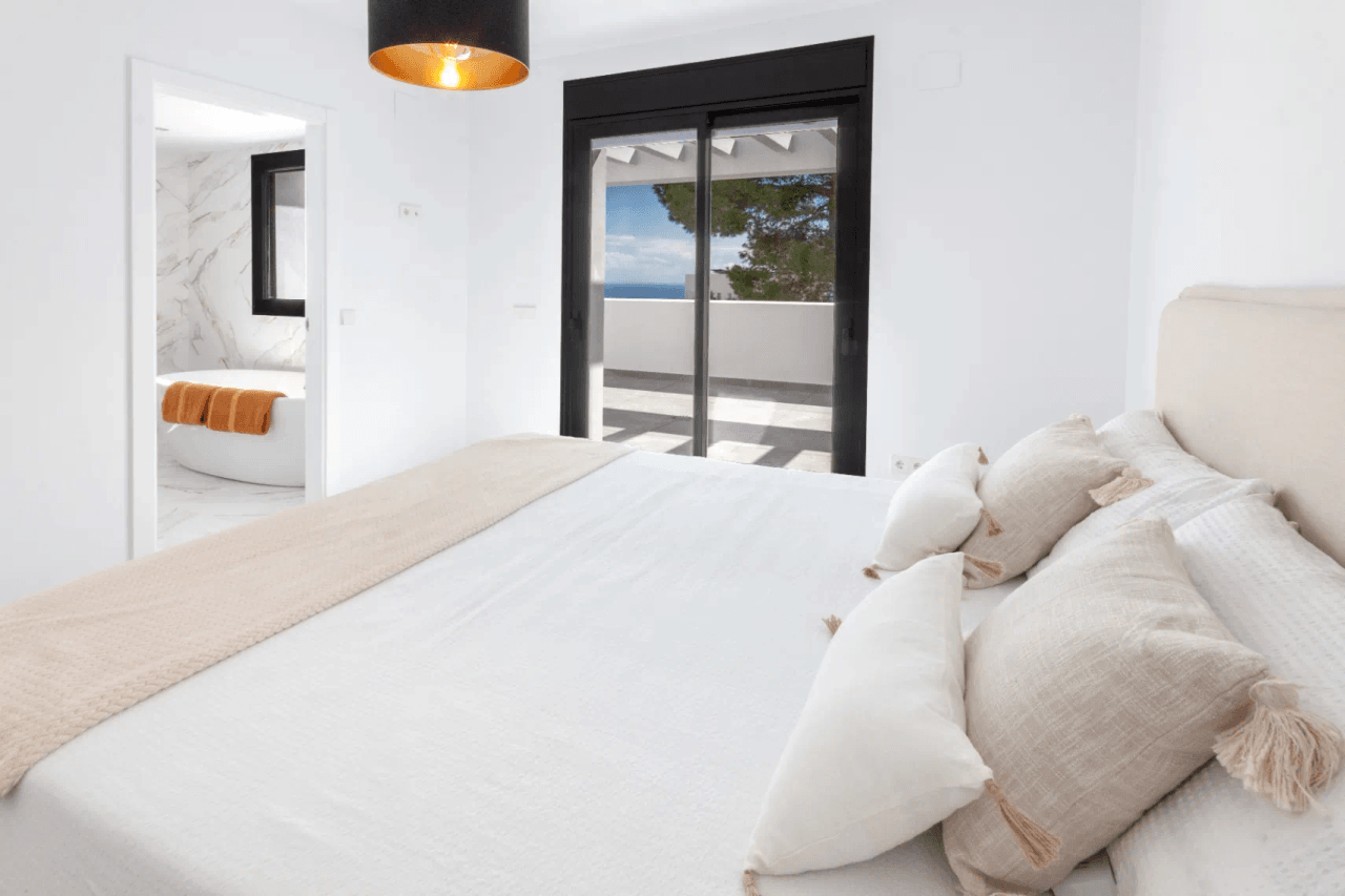 Villa rénovée de style Ibiza à vendre à Balcón al Mar Javea, Costa Blanca