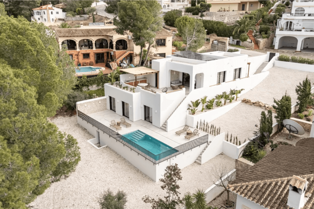 Villa exclusive neuve de style ibicenco dans l'urbanisation San Jaime Benissa.