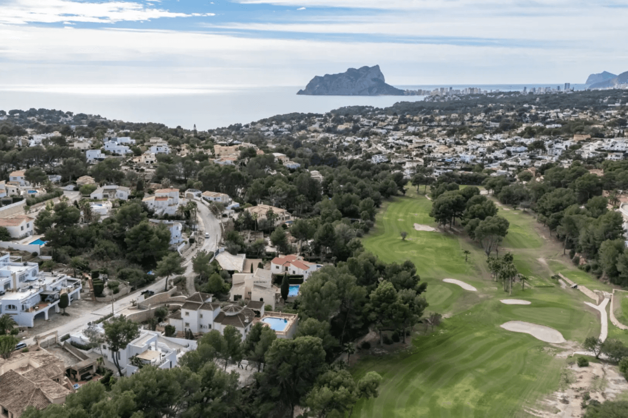 Exclusiva villa de obra nueva en estilo ibicenco en la urbanización San Jaime Benissa