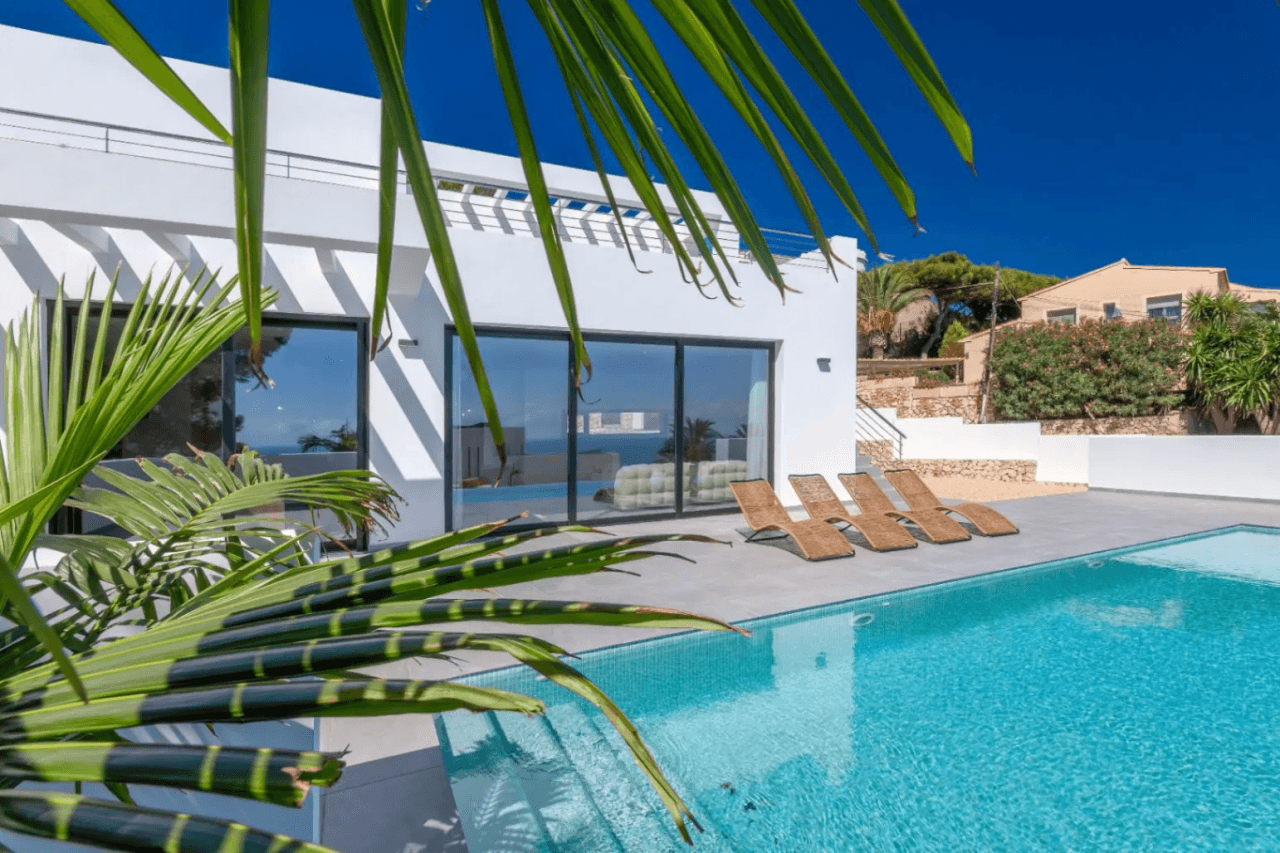 Villa rénovée de style Ibiza à vendre à Balcón al Mar Javea, Costa Blanca