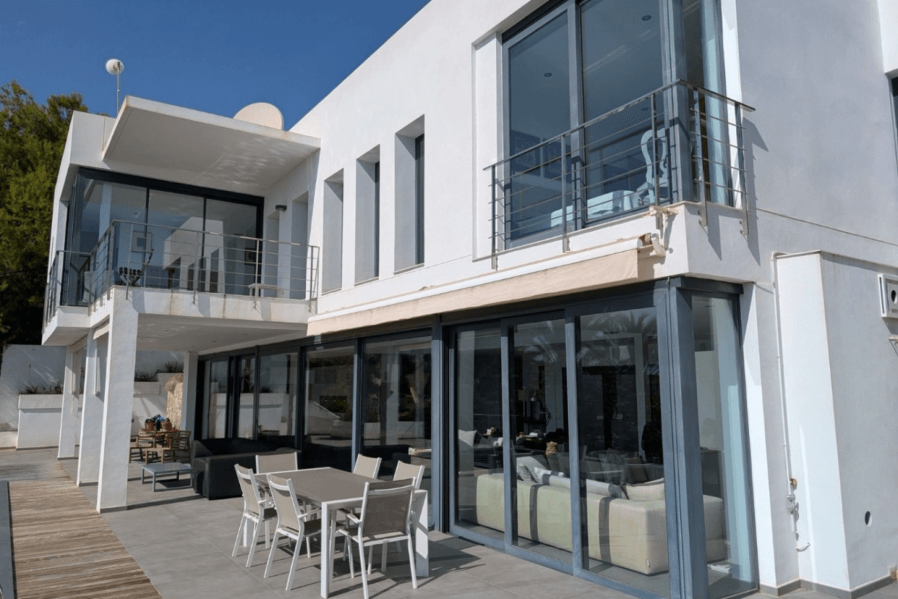 Villa moderne avec vue sur la mer à vendre à Benissa costa