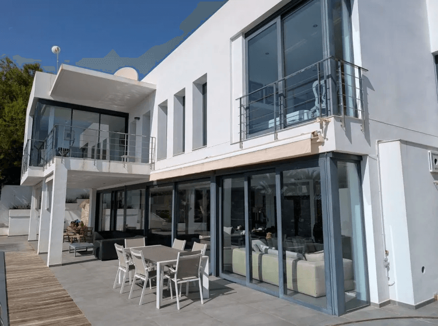 Villa moderne avec vue sur la mer à vendre à Benissa costa