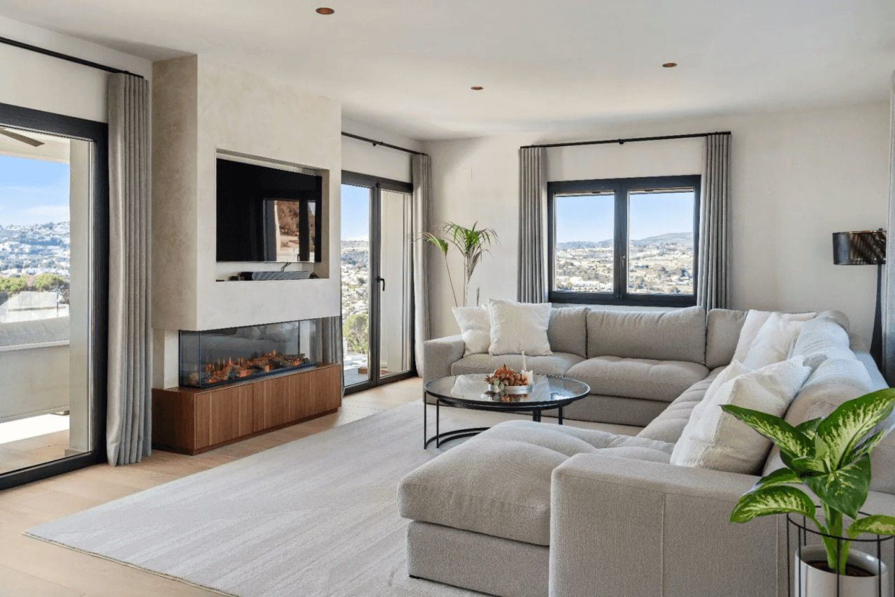 Villa rénovée avec vue sur la mer et salle de gym à Moraira