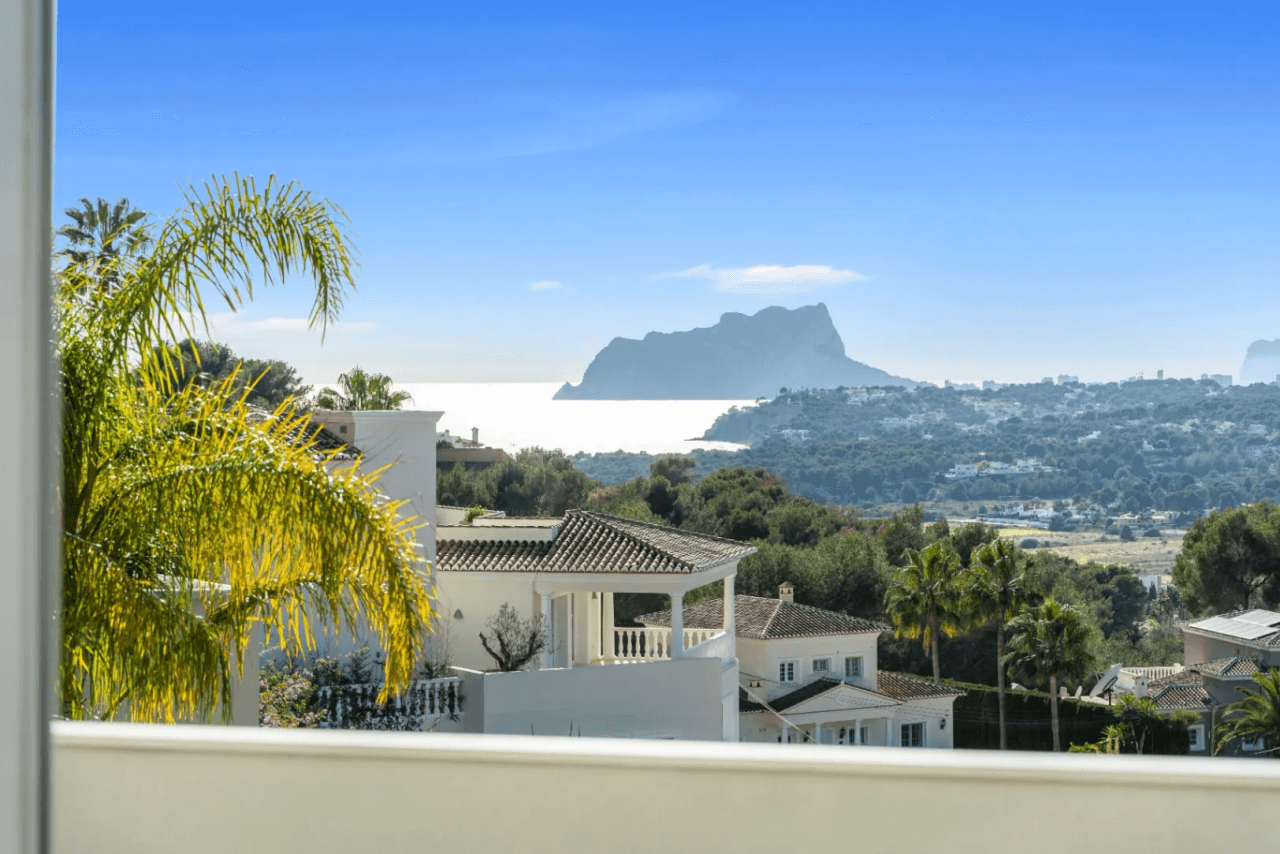 Villa rénovée avec vue sur la mer et salle de gym à Moraira