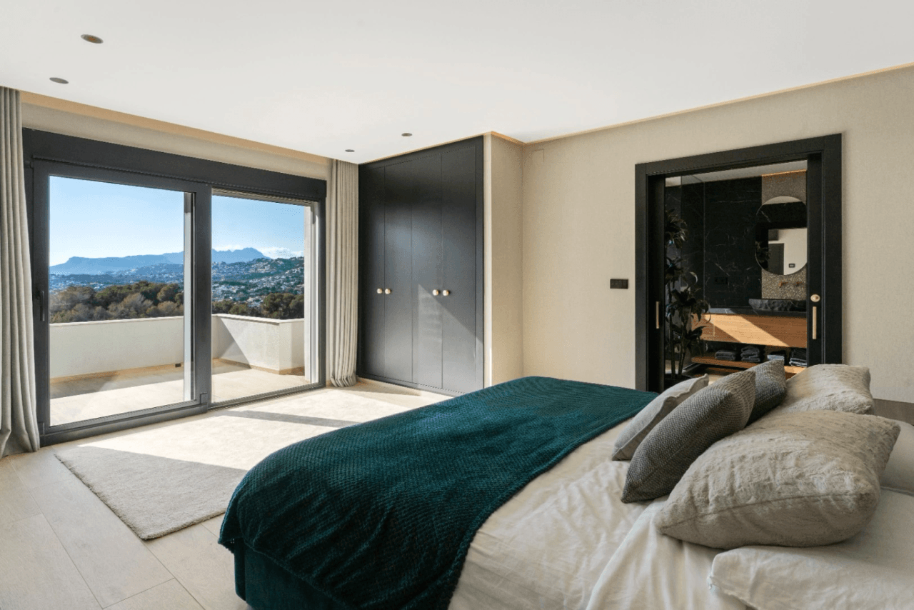 Villa rénovée avec vue sur la mer et salle de gym à Moraira