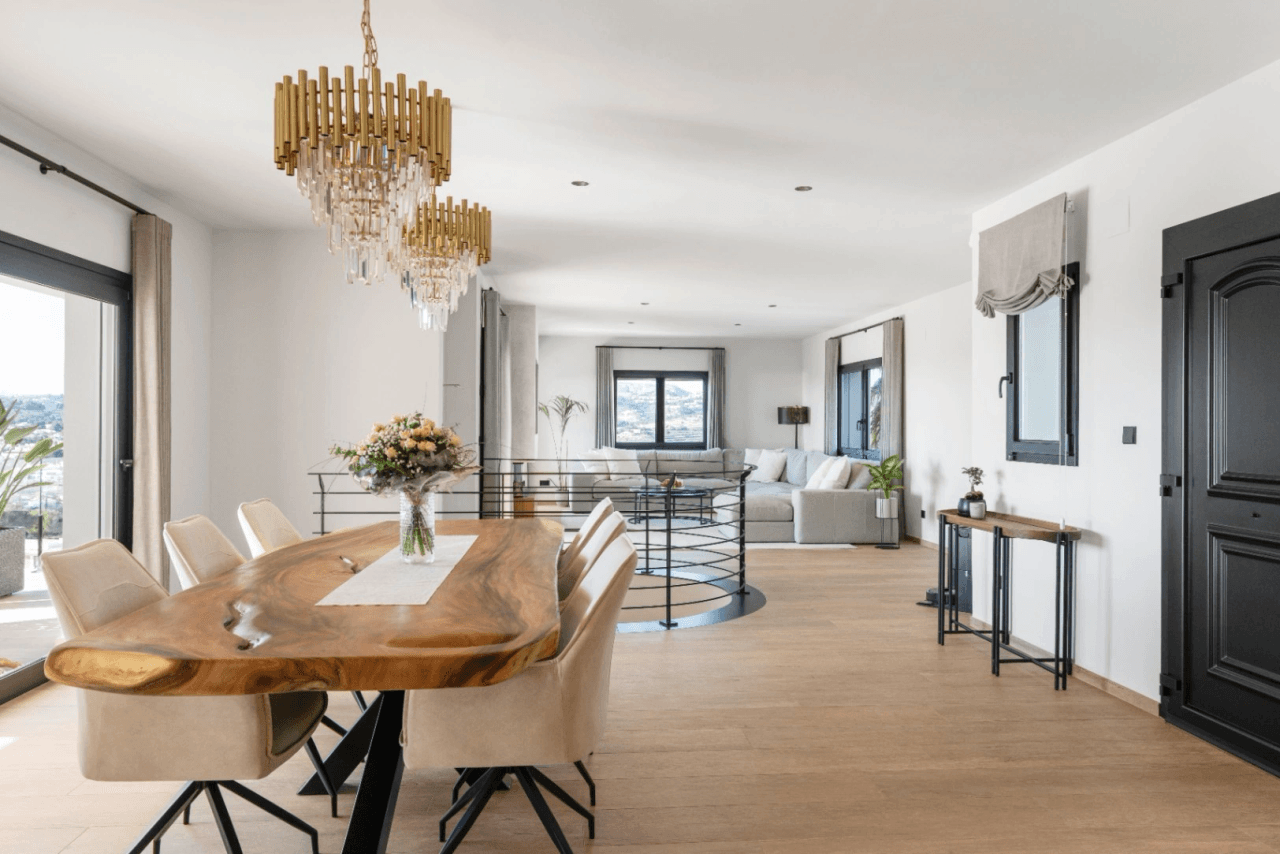 Villa rénovée avec vue sur la mer et salle de gym à Moraira