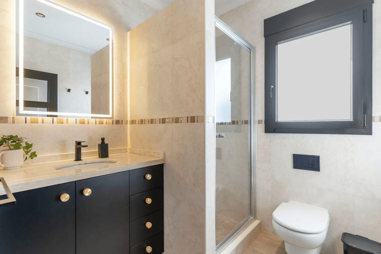 Villa rénovée avec vue sur la mer et salle de gym à Moraira