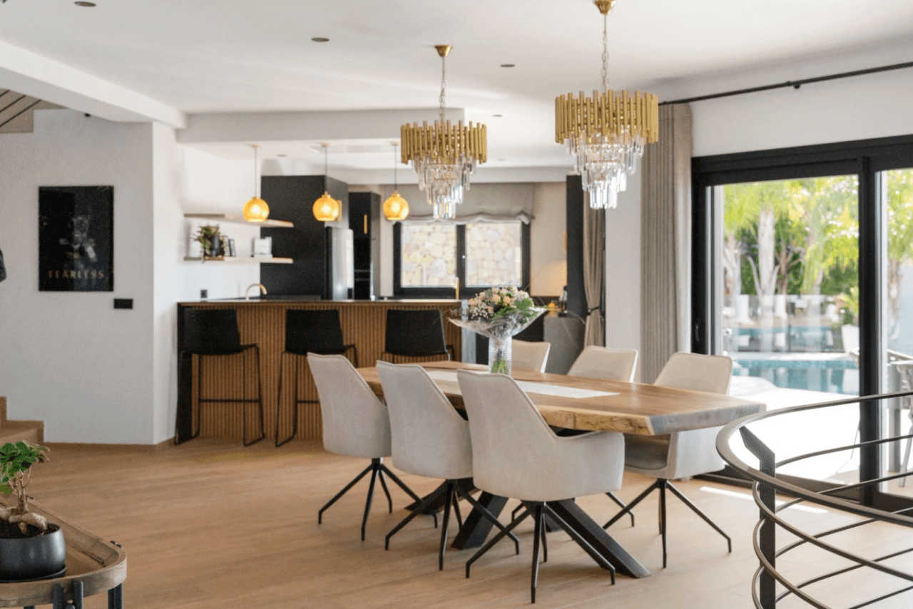 Villa rénovée avec vue sur la mer et salle de gym à Moraira