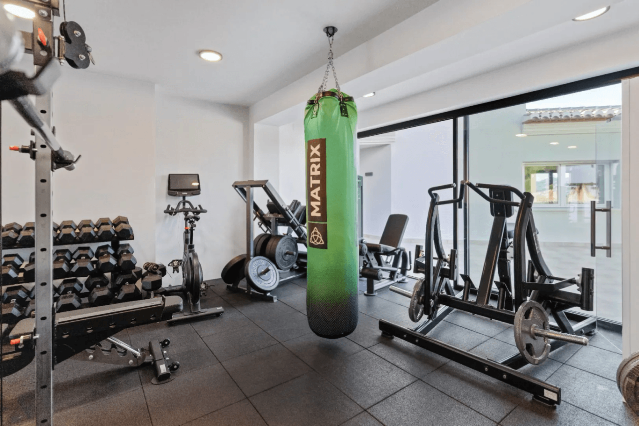 Villa rénovée avec vue sur la mer et salle de gym à Moraira