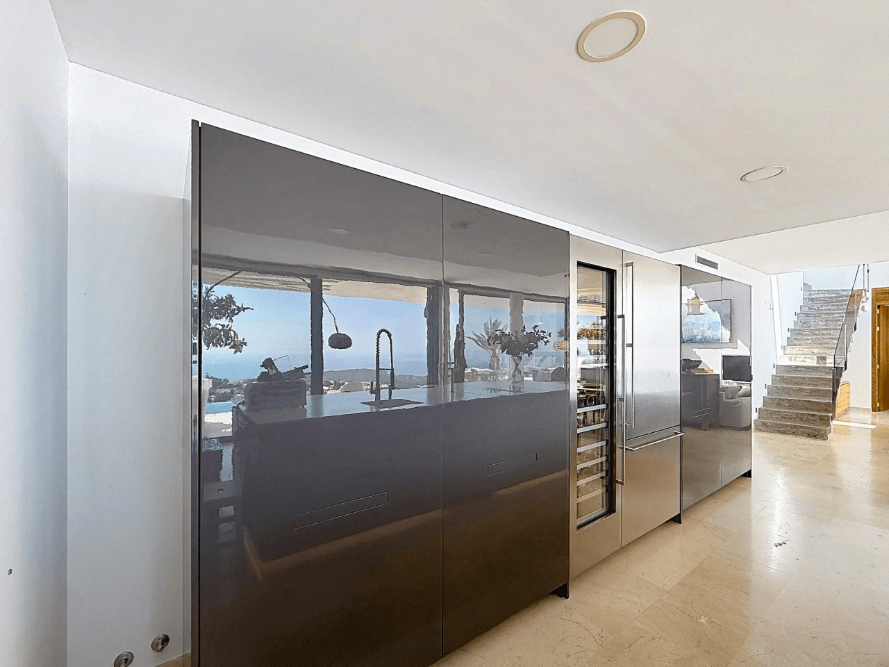 Villa moderne Cumbre del Sol avec vue panoramique sur la mer.