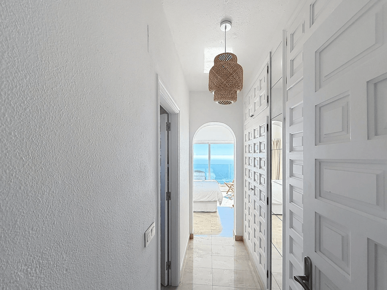 Villa rénovée de Cumbre del Sol avec des vues spectaculaires sur la mer.