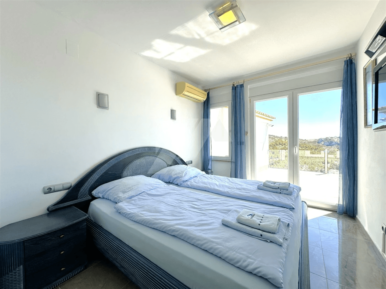 Villa con vistas panorámicas al mar en venta en Moraira, Costa Blanca.