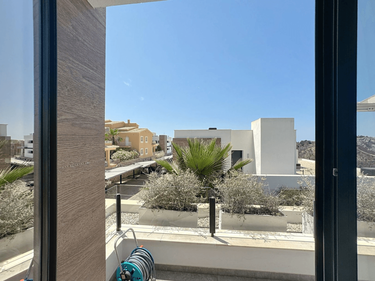 Impressionnant penthouse moderne à Cumbre del Sol avec vues panoramiques dans les Jardins de Montecala