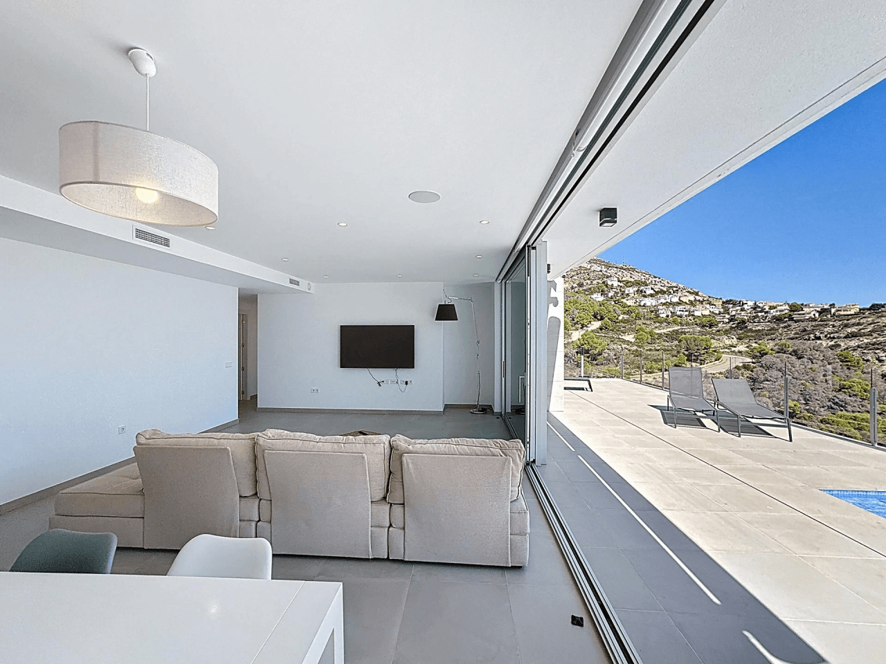 Villa moderne Cumbre del Sol avec vue sur la mer et piscine privée