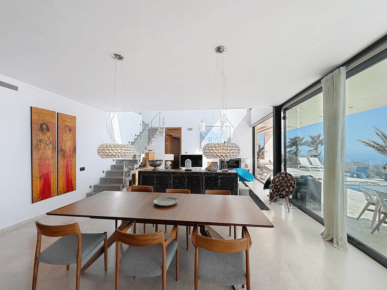 Villa moderne Cumbre del Sol avec vue panoramique sur la mer.