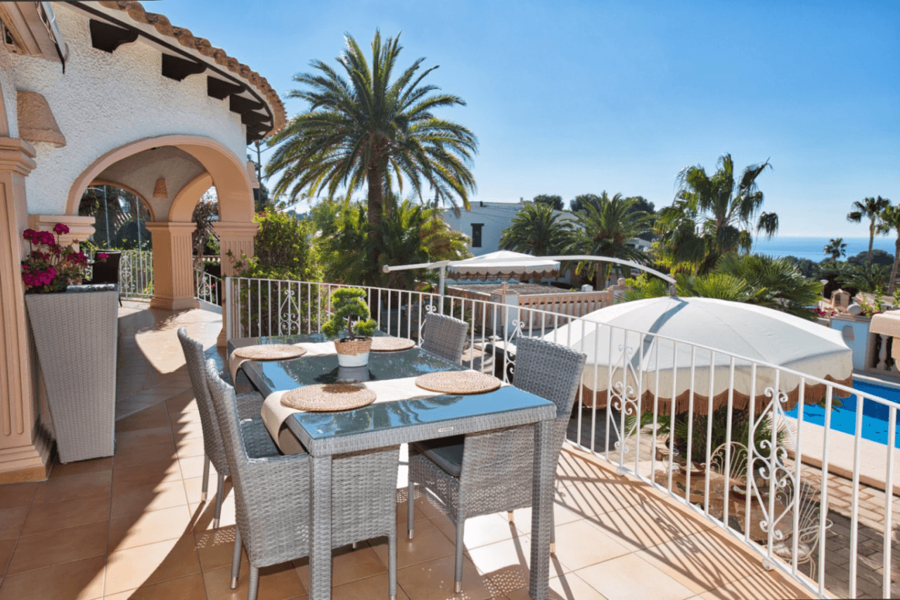 Villa traditionnelle avec vue sur la mer à vendre à Benissa