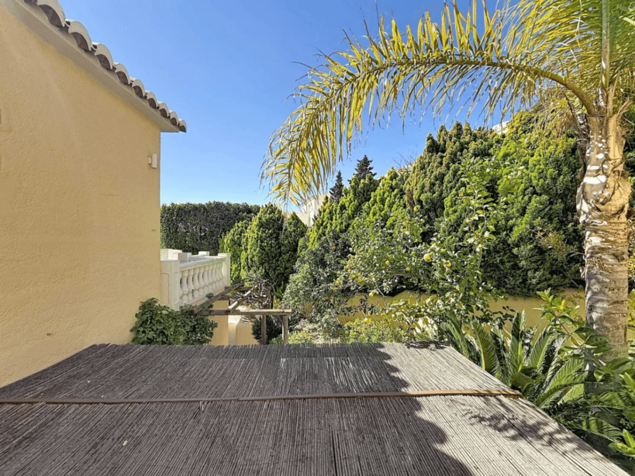 Villa rénovée de Cumbre del Sol avec des vues spectaculaires sur la mer.
