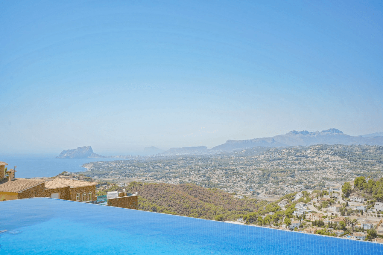 Villa moderne Cumbre del Sol avec vue sur la mer