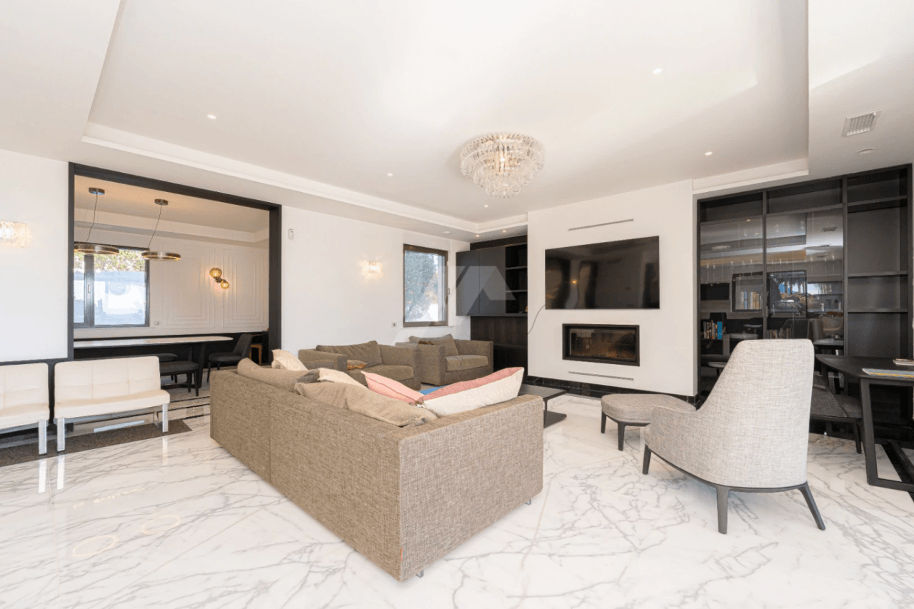 Villa de lujo en segunda línea a la venta en Moraira, con vistas al mar.