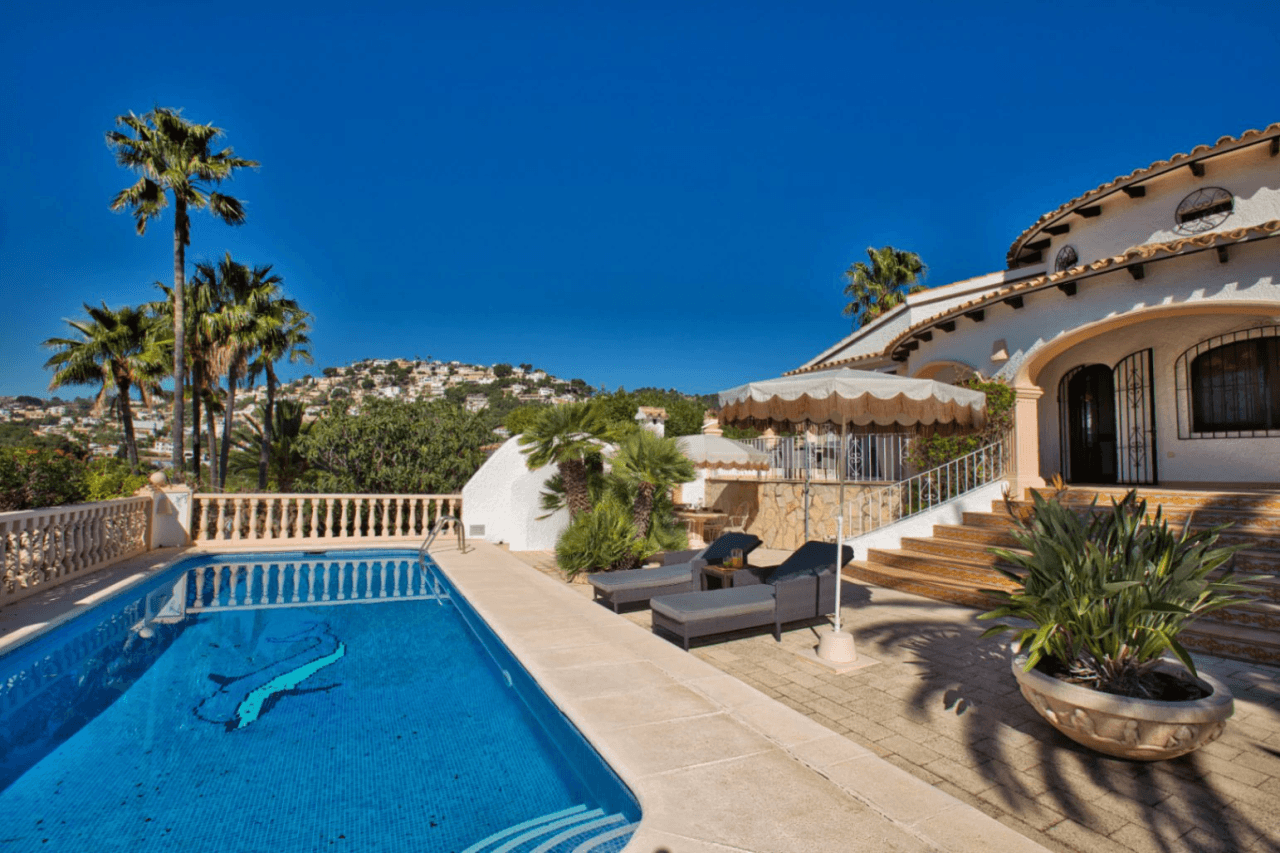Villa traditionnelle avec vue sur la mer à vendre à Benissa
