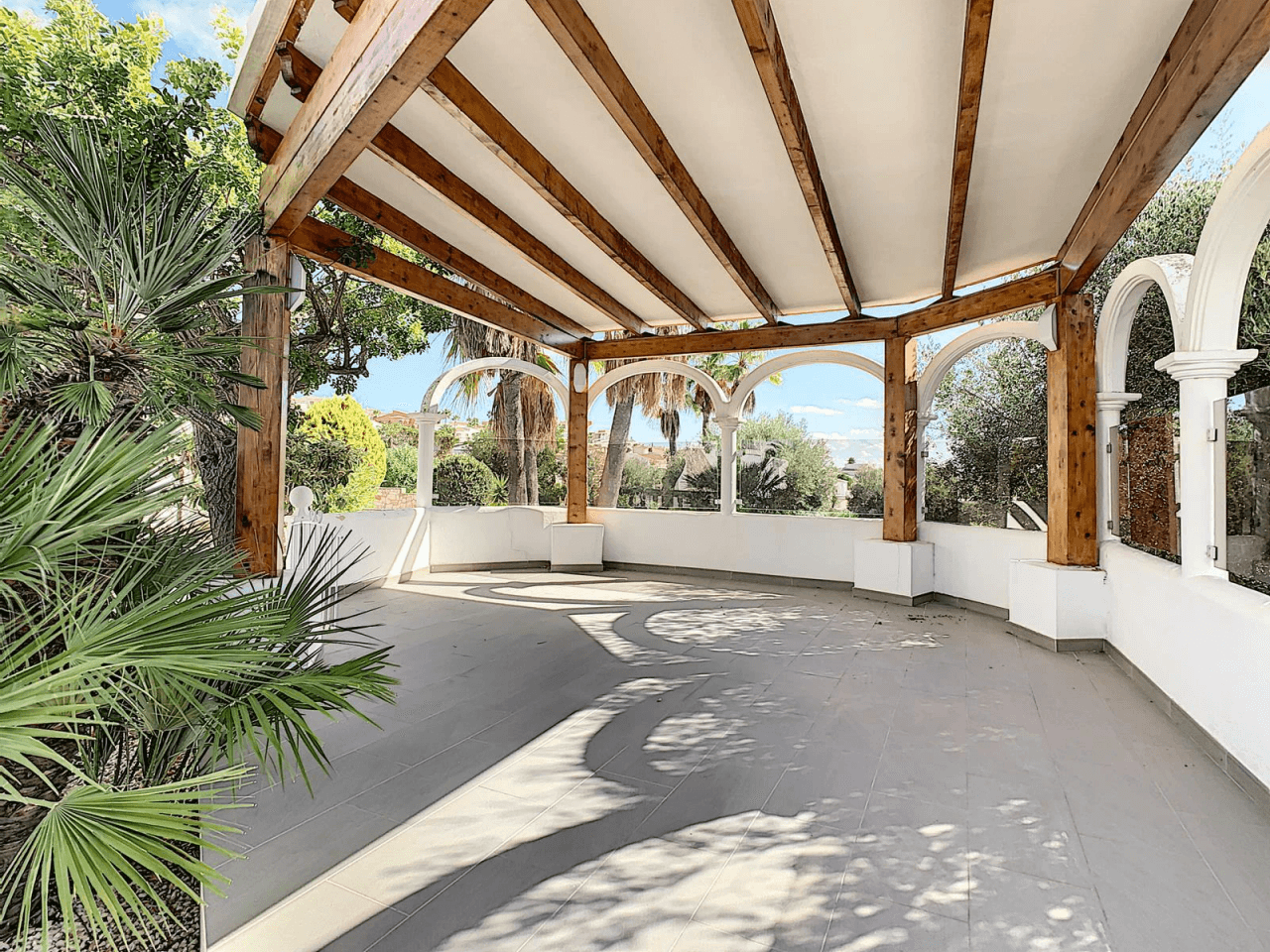 Villa rénovée à Cumbre del Sol avec vue sur la mer