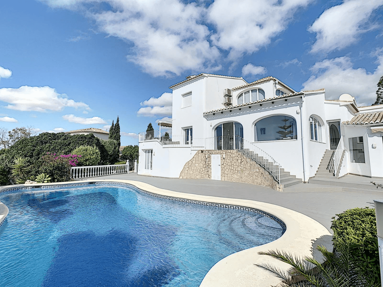 Villa rénovée à Cumbre del Sol avec vue sur la mer