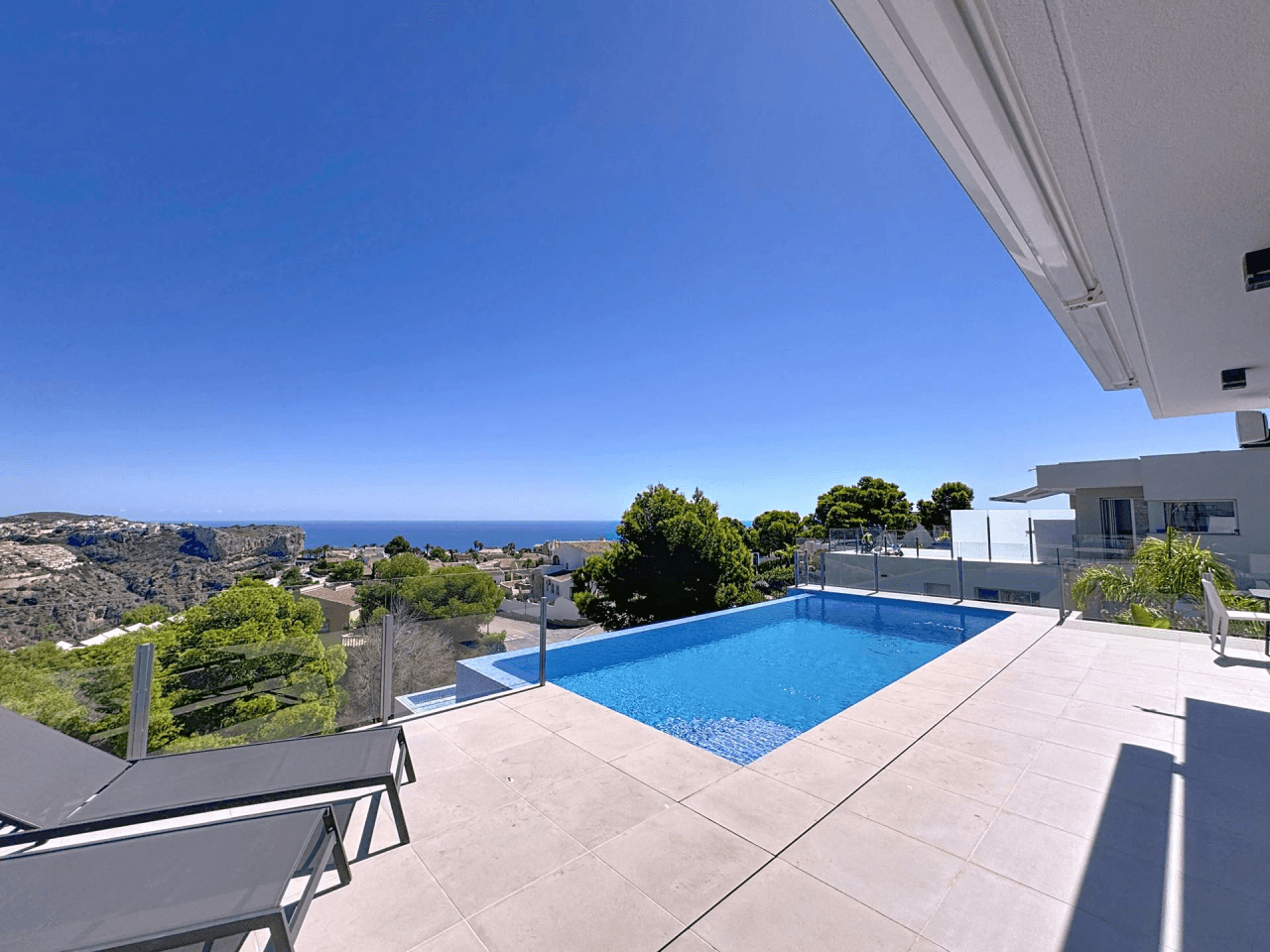 Villa moderne Cumbre del Sol avec vue sur la mer et piscine privée