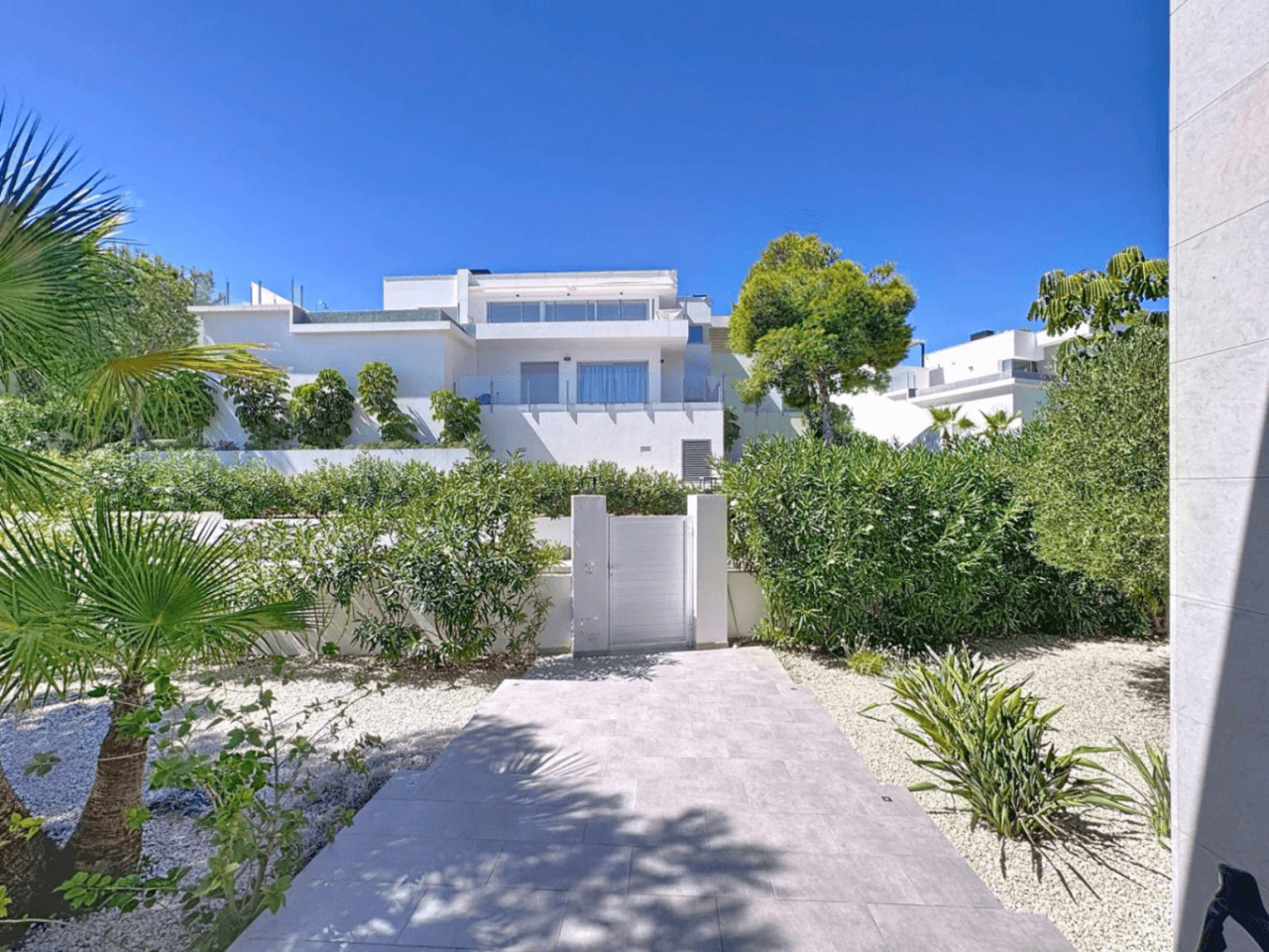Villa moderne Cumbre del Sol avec vue sur la mer et piscine privée