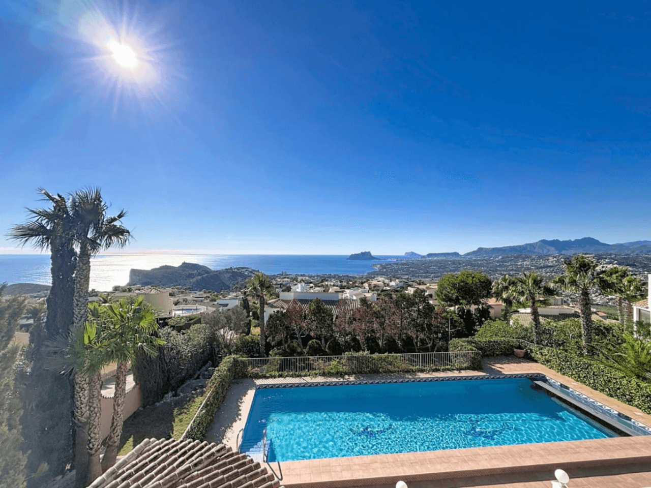 Villa Cumbre del Sol sur parcelle double avec vue panoramique à Kalmias