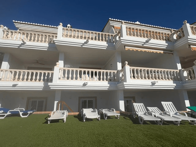 Apartamento en primera línea con vista al mar en venta en Platgetes, Moraira