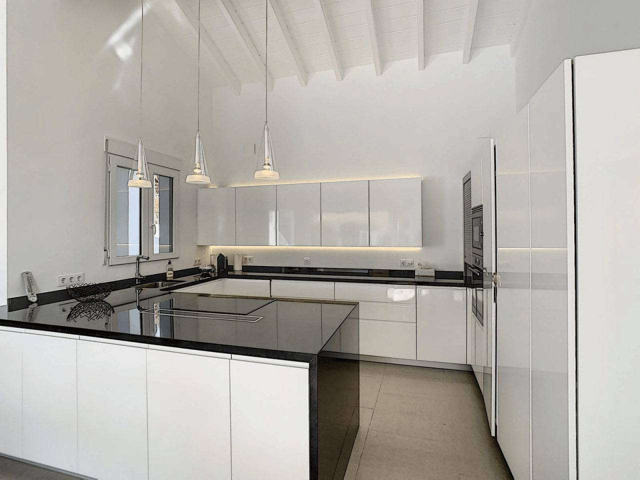 Villa rénovée à Cumbre del Sol avec vue sur la mer
