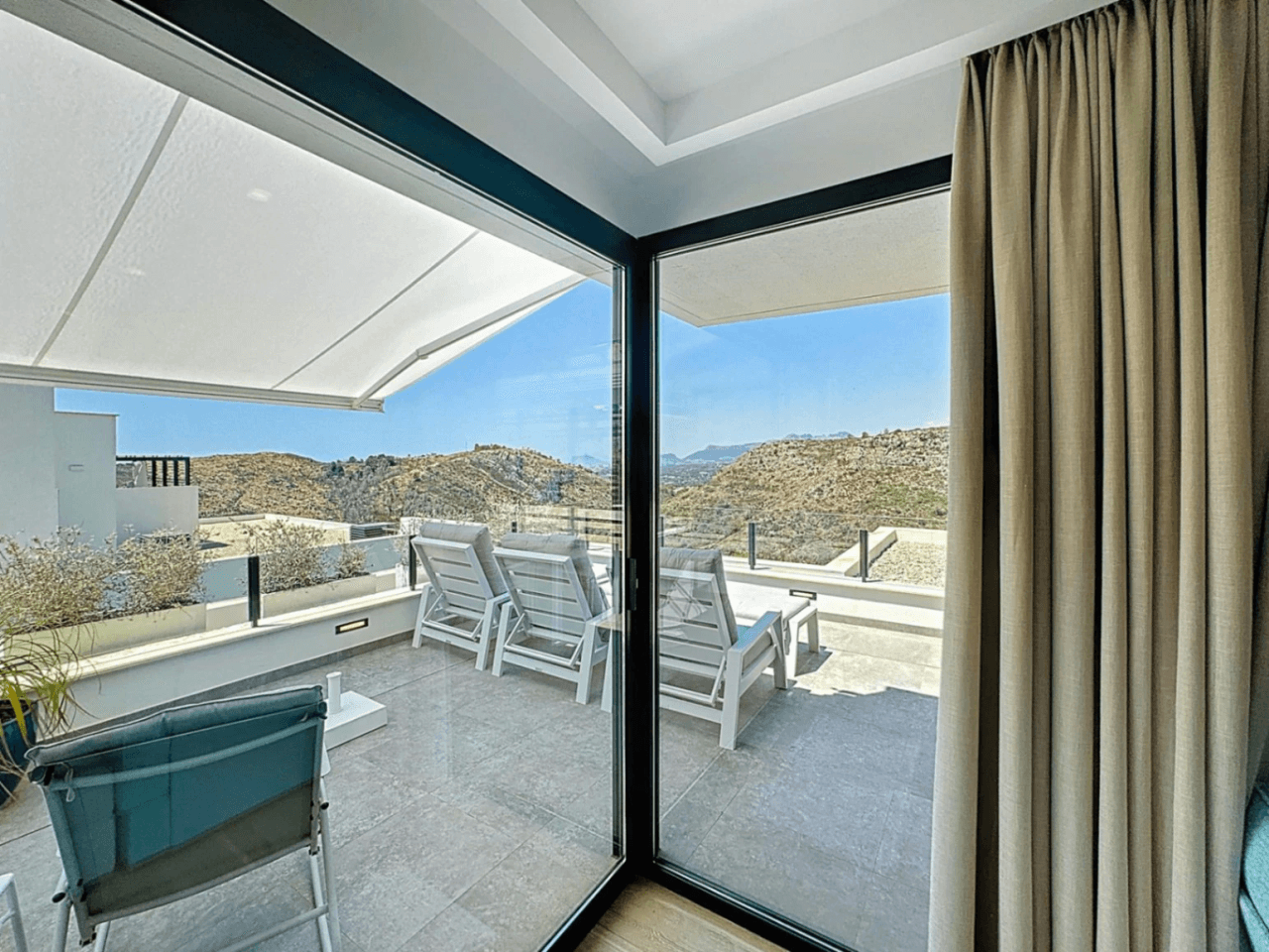 Impressionnant penthouse moderne à Cumbre del Sol avec vues panoramiques dans les Jardins de Montecala
