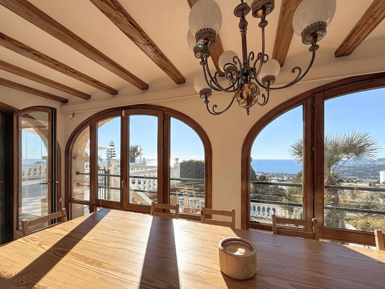 Villa Cumbre del Sol sur parcelle double avec vue panoramique à Kalmias