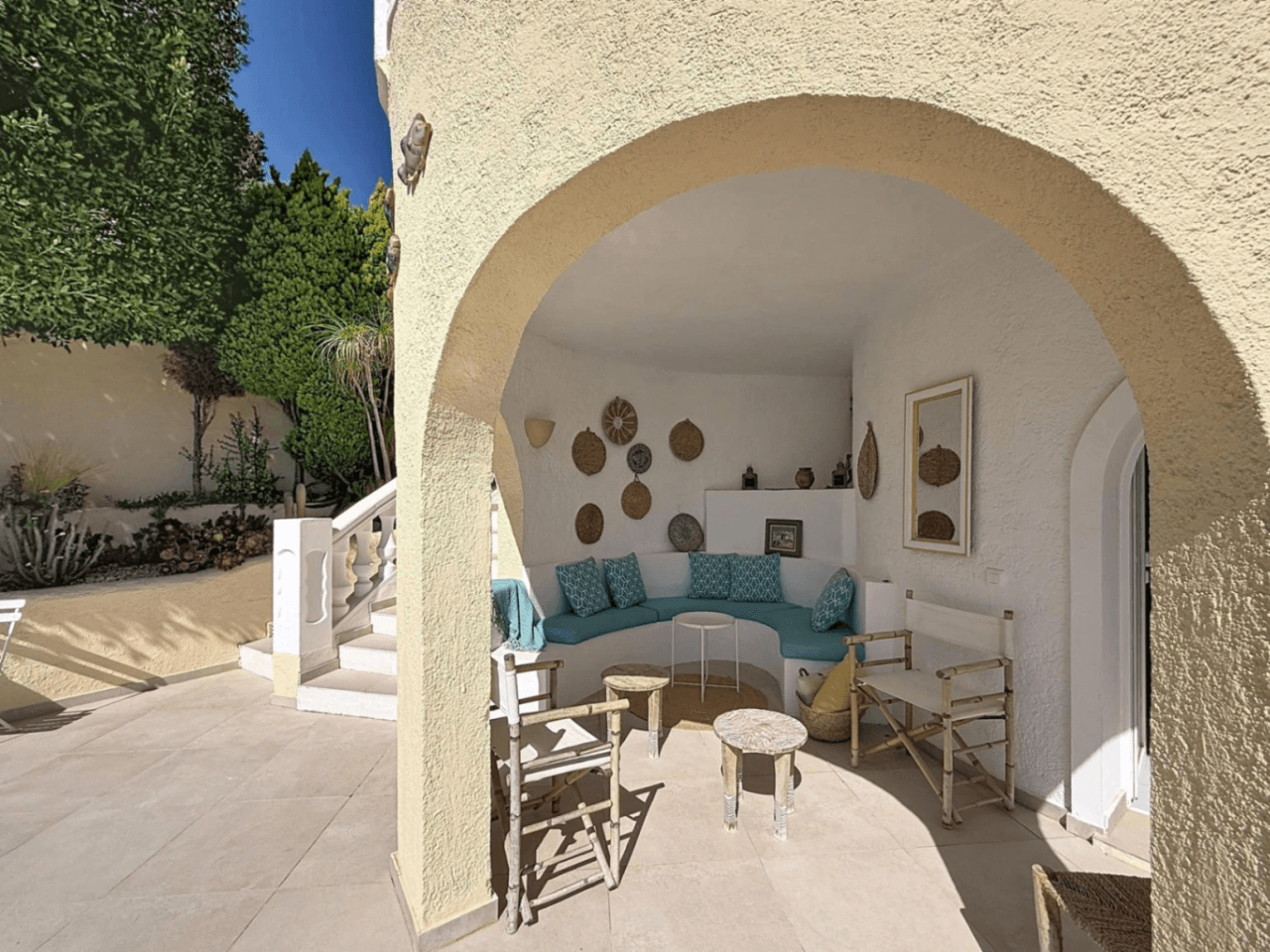 Villa rénovée de Cumbre del Sol avec des vues spectaculaires sur la mer.