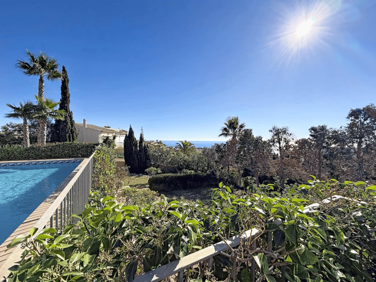 Villa Cumbre del Sol sur parcelle double avec vue panoramique à Kalmias