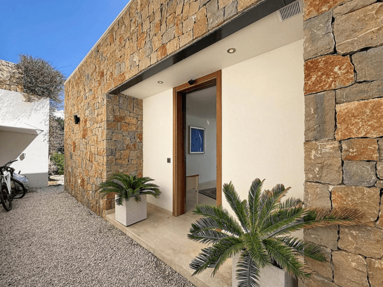 Villa moderne Cumbre del Sol avec vue panoramique sur la mer.
