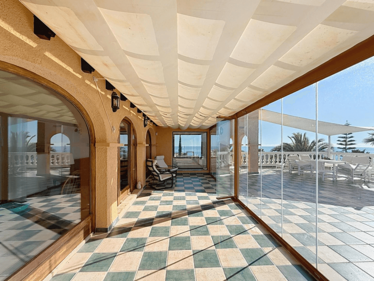 Villa Cumbre del Sol sur parcelle double avec vue panoramique à Kalmias