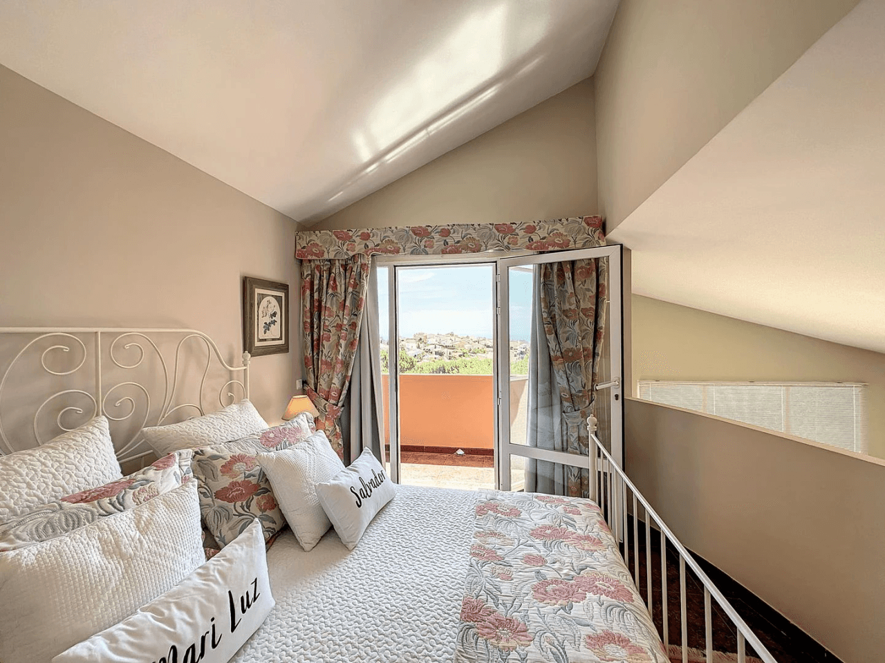 Villa Cumbre del Sol avec piscine privée proche de tous les services