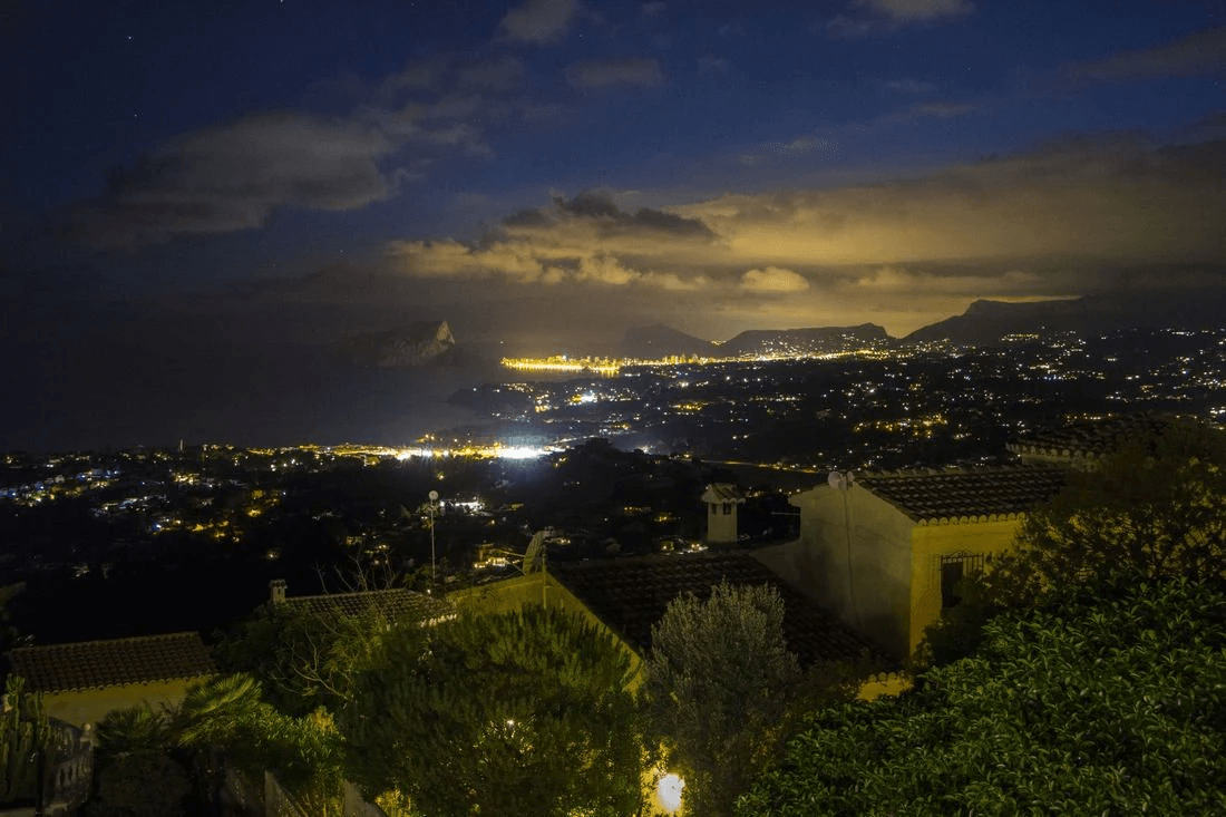 Villa rénovée à Cumbre del Sol avec vue sur la mer