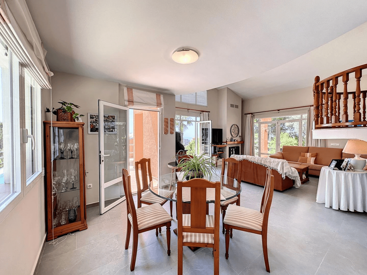 Villa Cumbre del Sol avec piscine privée proche de tous les services