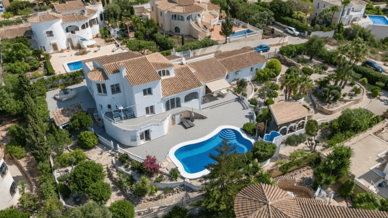 Villa rénovée à Cumbre del Sol avec vue sur la mer