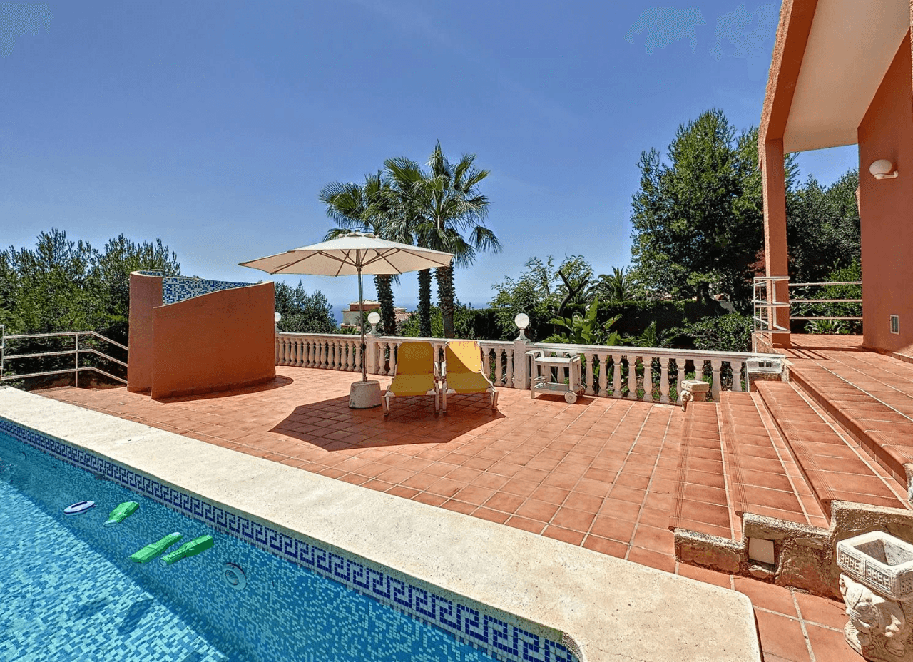 Villa Cumbre del Sol avec piscine privée proche de tous les services