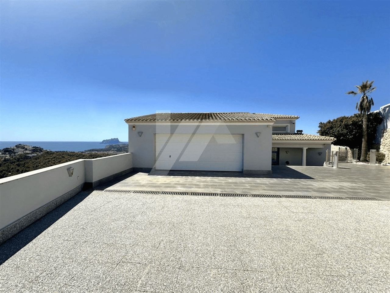 Villa con vistas panorámicas al mar en venta en Moraira, Costa Blanca.