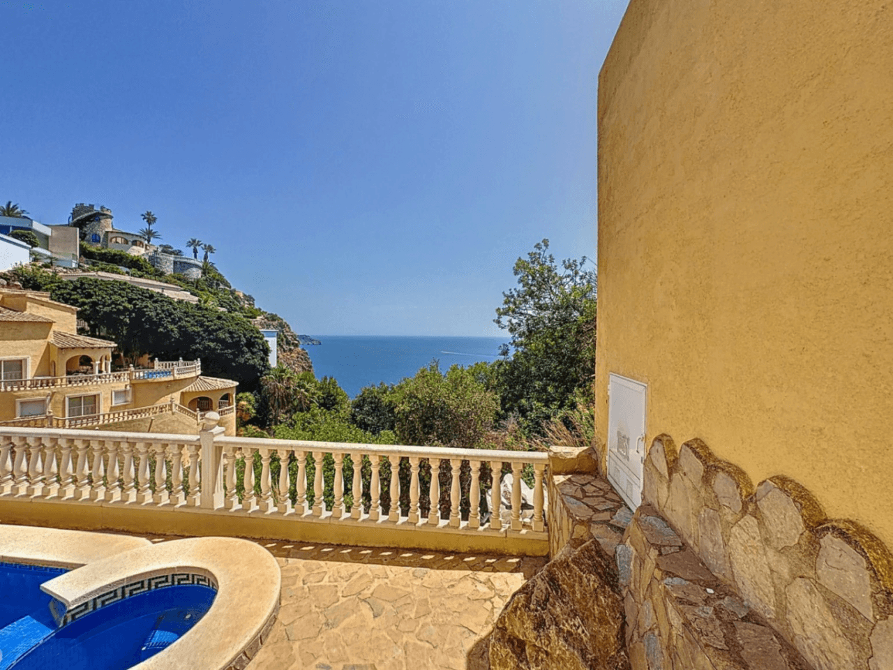 Villa Cumbre del Sol avec vue sur la mer et piscine privée