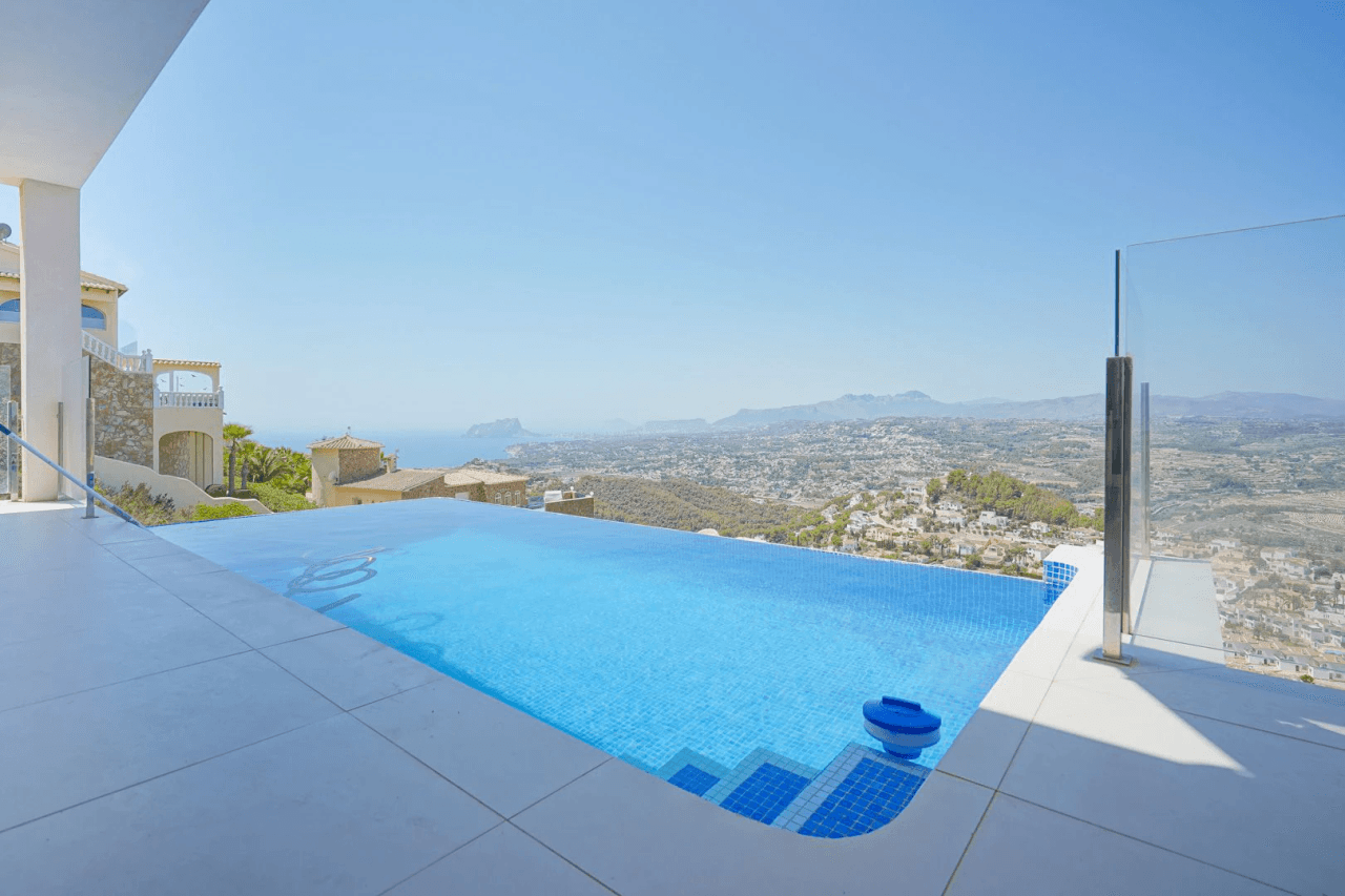 Villa moderne Cumbre del Sol avec vue sur la mer