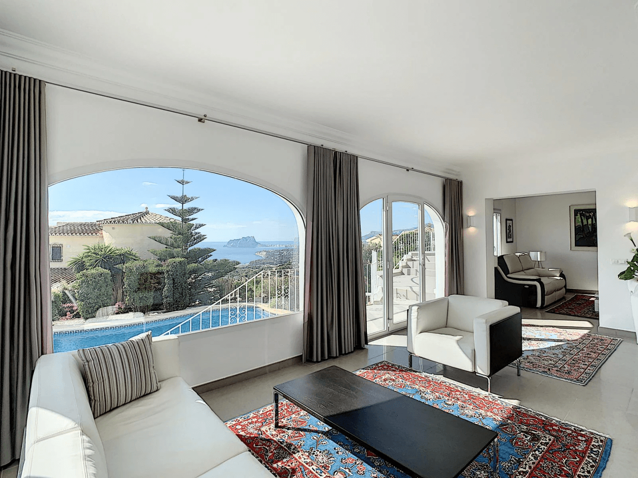 Villa rénovée à Cumbre del Sol avec vue sur la mer