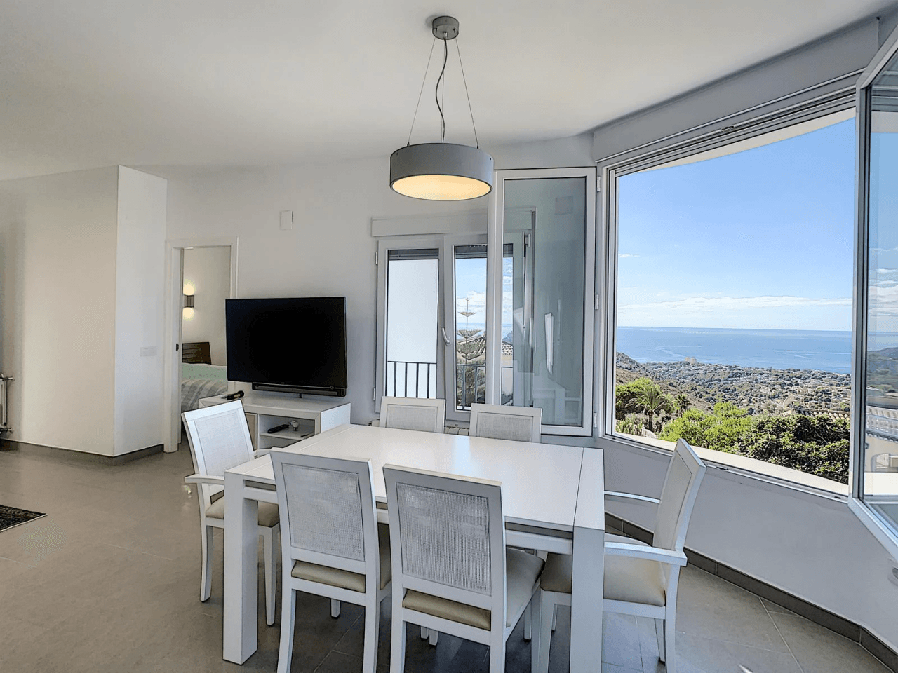 Villa rénovée à Cumbre del Sol avec vue sur la mer